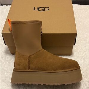 UGG Classic Dipper Boots in Chestnut